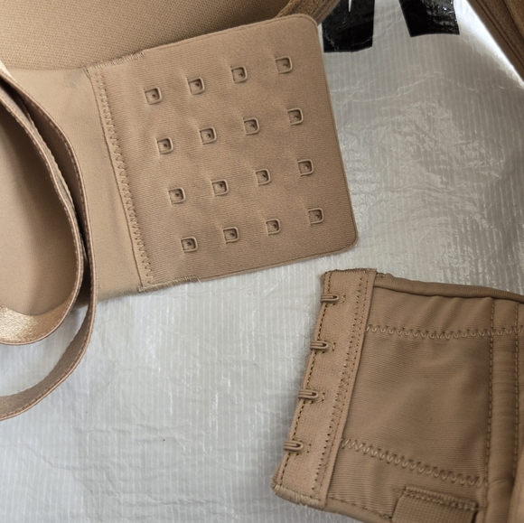 ☕️SOMA STUNNING STARLET STRSPLESS UNDERWIRE BRA SIZE 34DDD - Picture 5 of 5